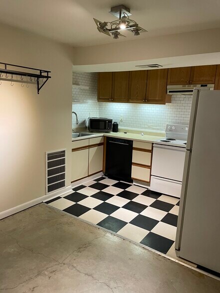Building Photo - 2720 13th St NW
