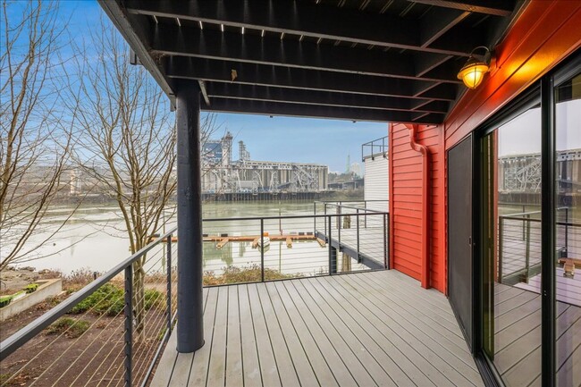 Building Photo - Newly Renovated condo with Stunning River ...