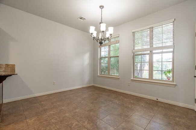 Building Photo - Spacious 3 Bedroom Home in West Fayetteville!