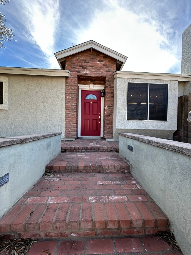 Building Photo - 2652 N Sericin Cir