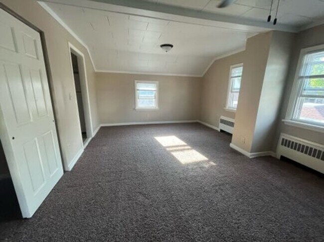 Building Photo - 118 W Creighton Ave