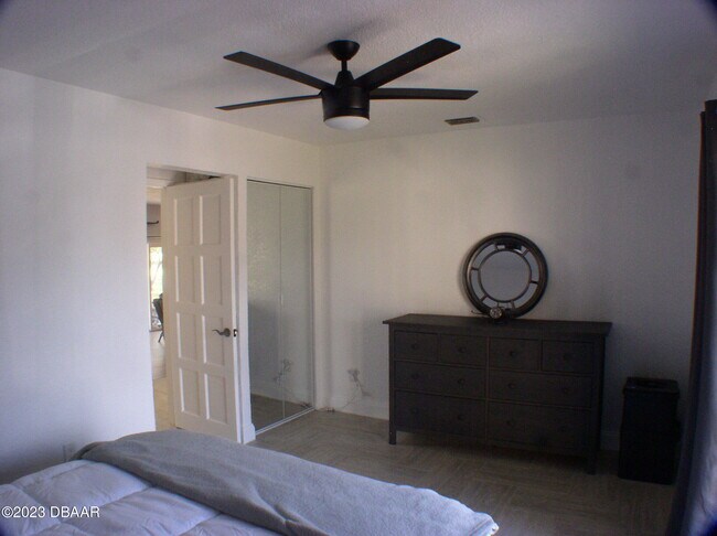 Building Photo - 8 Taxiway Lindy Loop