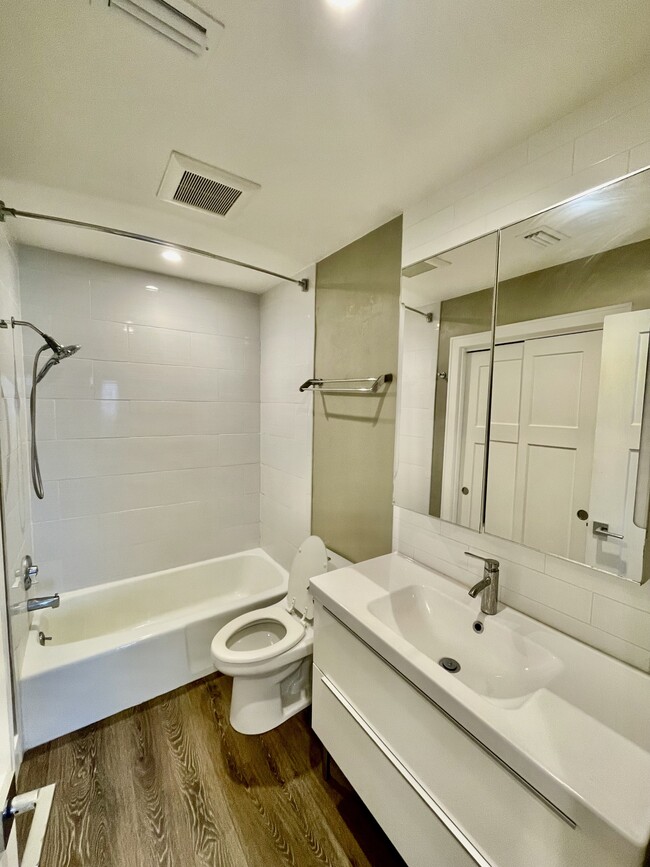 Building Photo - 15493 Admiralty Cir