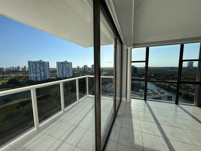 Building Photo - 3625 N Country Club Dr
