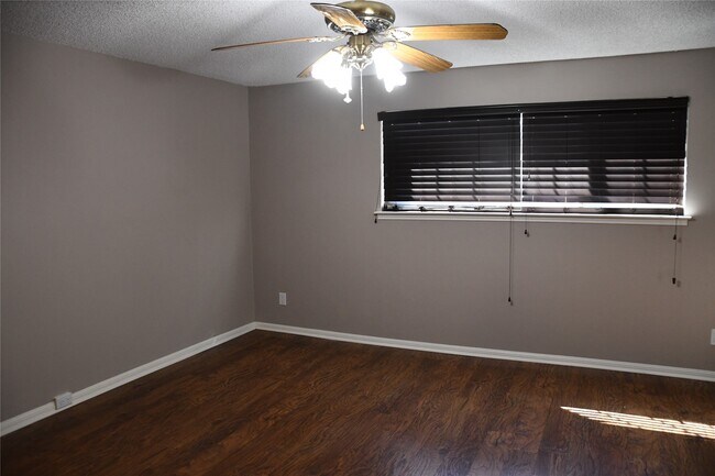 Building Photo - 2316 Shadowdale Dr
