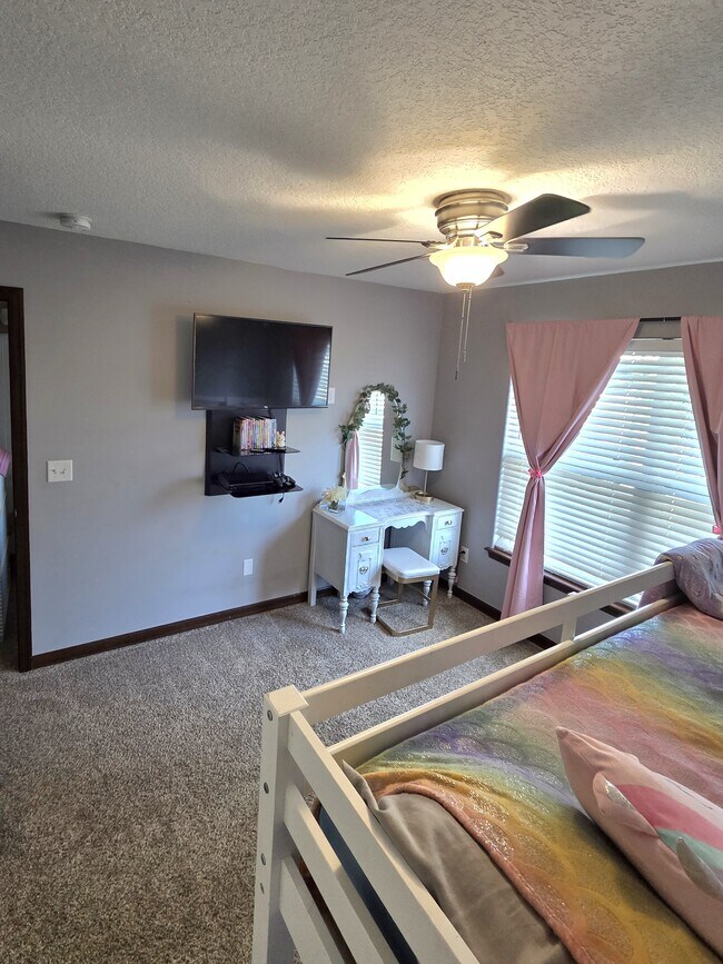 Building Photo - 4121 Mockingbird Ln