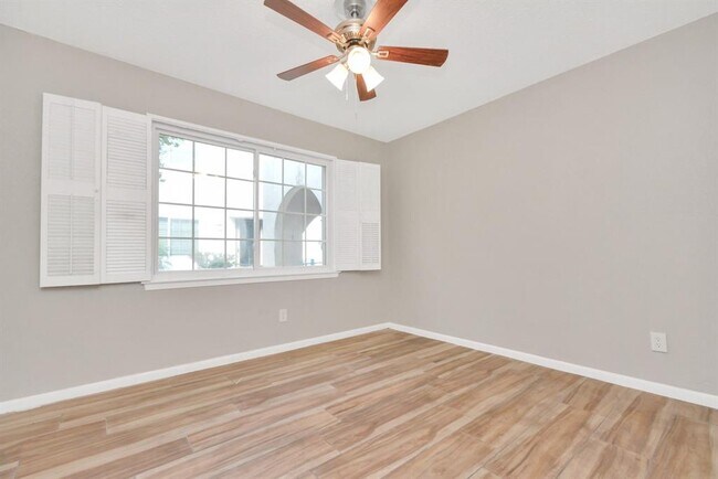 Building Photo - 2744 Briarhurst Dr