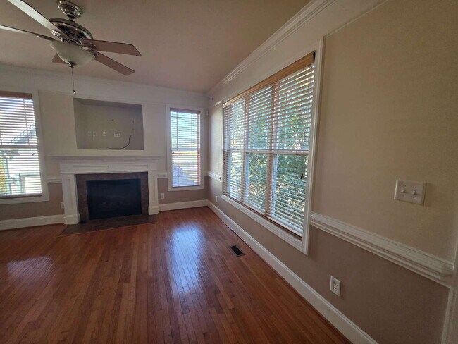 Building Photo - Spacious 4-Bedroom Home for Rent in Kings Grant Fayetteville – 15 Minutes from Fort Bragg