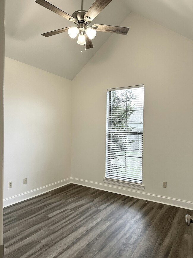 Building Photo - 109 Country Mile Drive