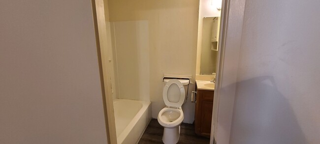 Building Photo - One Bedroom, One Bathroom in Huntsville