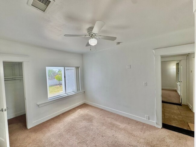 Building Photo - 1554 E Woodbury Rd