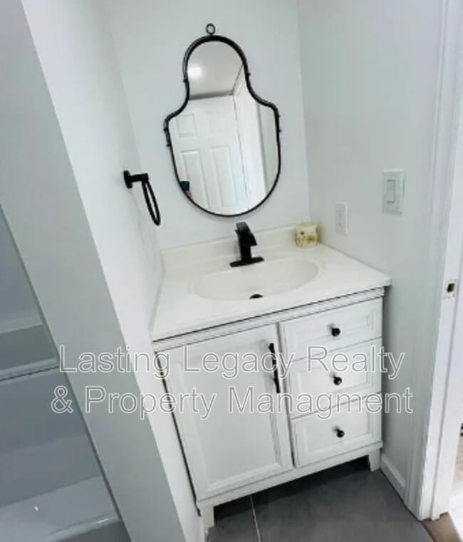 Building Photo - 275 Milling Rd