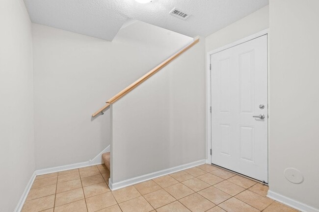 Building Photo - 731 Mercer St