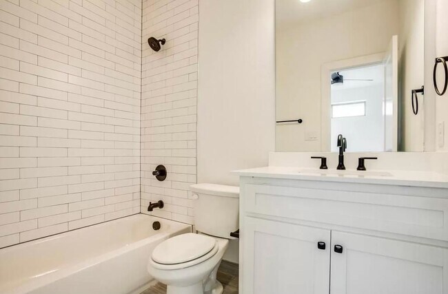 Building Photo - 4710 Virginia Ave