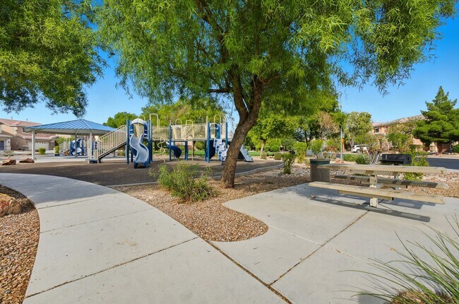 Building Photo - 4 Bedroom House in a Northeast Gated Community