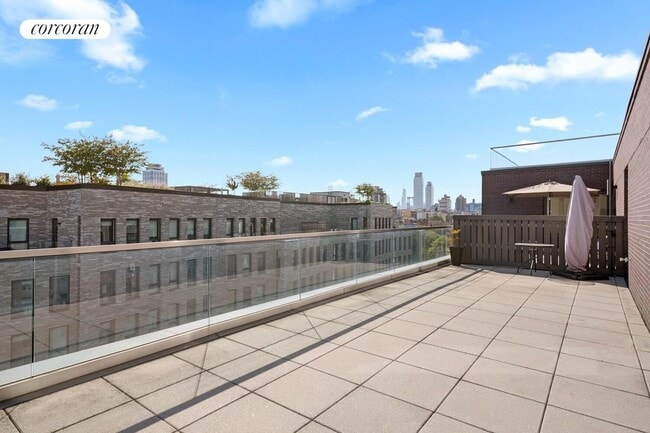 Building Photo - 123 Hope St