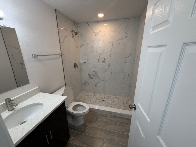 Building Photo - 3 Bed 2 Bath Home in Port Richey!