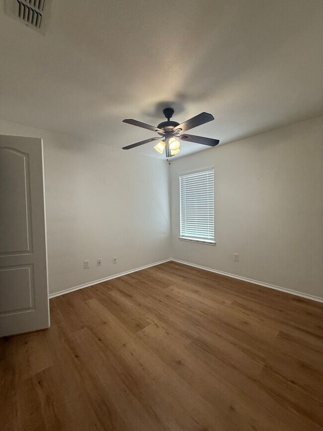 Building Photo - 4212 Agate Dr