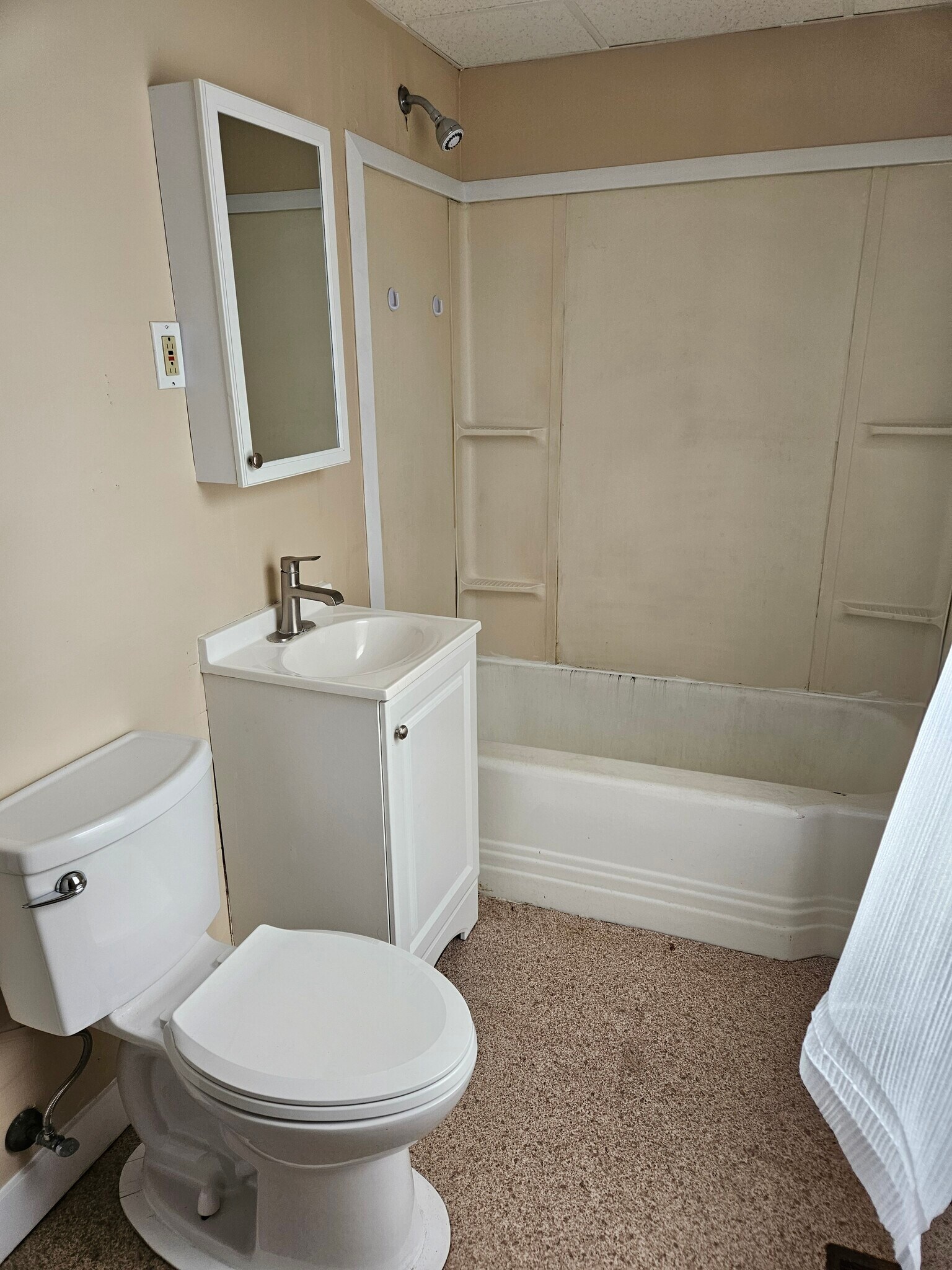 bathroom - 426 W Front St