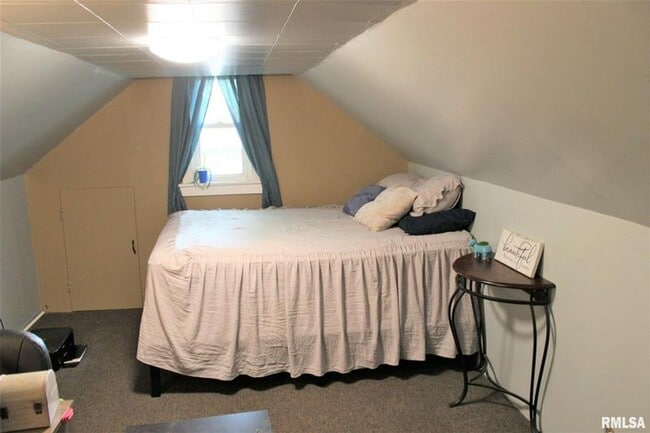 Building Photo - 3 bedroom in the Heart of Moline