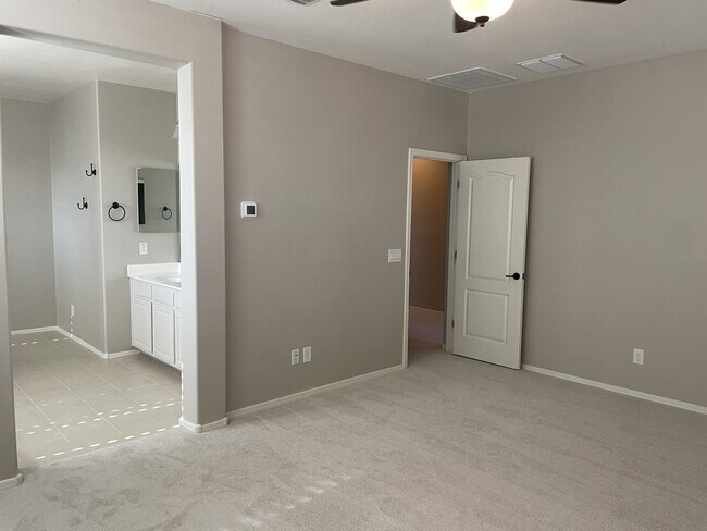 Building Photo - 4233 W Winston Dr