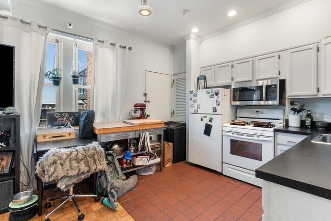 Building Photo - 99 W 4th St