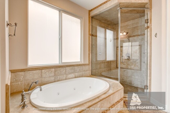 Building Photo - Gorgeous, Large downtown Huntington Beach Vacation Rental