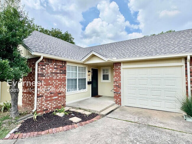 Primary Photo - Lovely 2-Bedroom Home with Modern comforts...