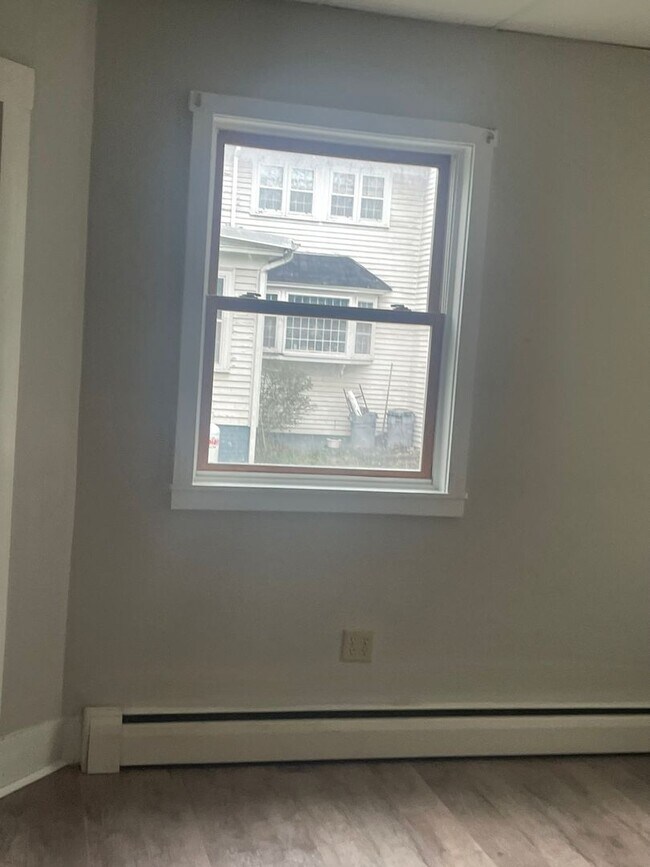 Building Photo - 37 Pleasant St
