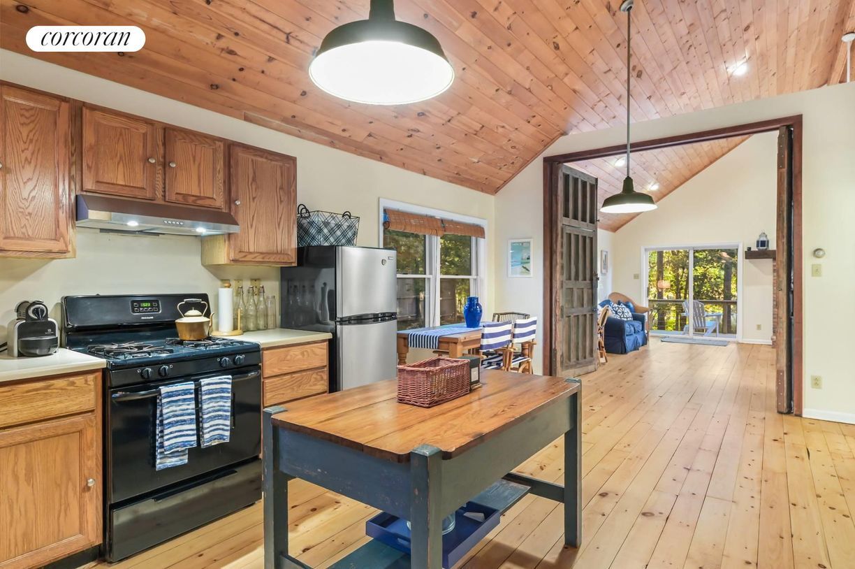 Building Photo - 83 Laurel Ln