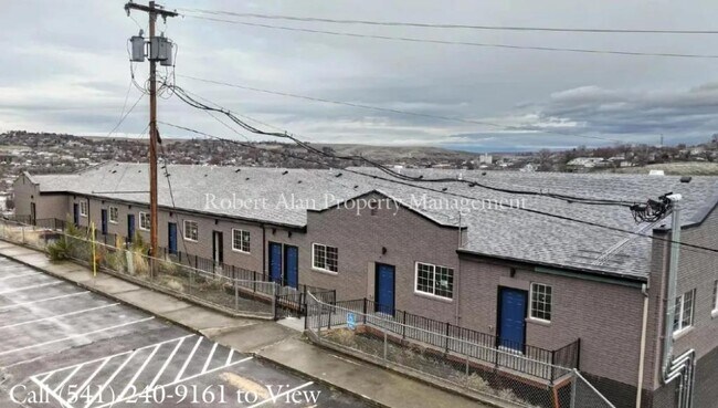 Building Photo - 2601 SW Hailey Ave