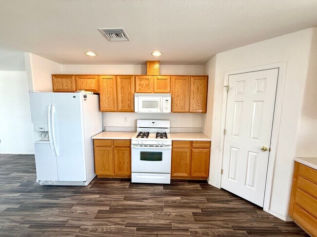 Building Photo - Charming 3-Bedroom Home Near Rotary Park for Rent!