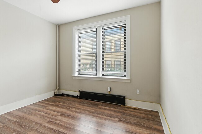 Building Photo - 217 44th St