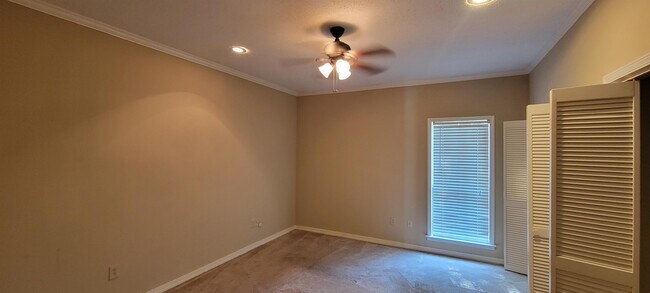 Building Photo - 22 River Run Dr