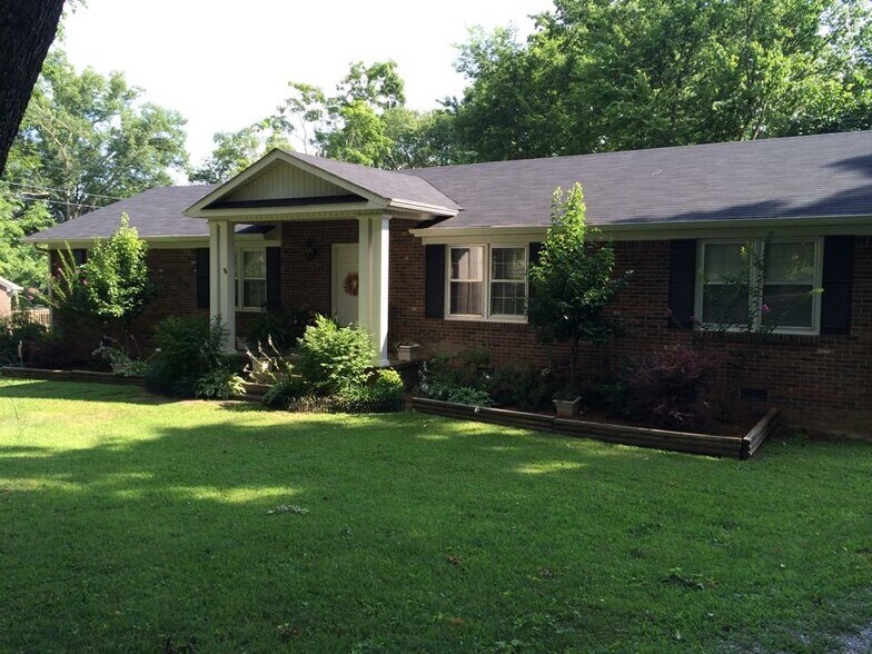 Building Photo - 215 Navaho Trl