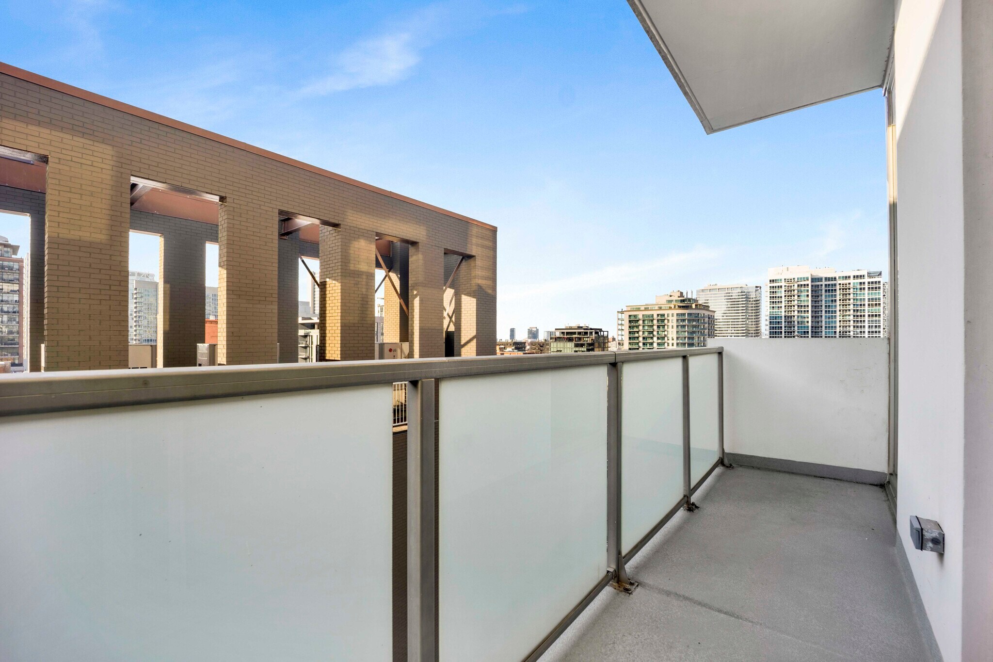 Building Photo - 630 N Franklin St