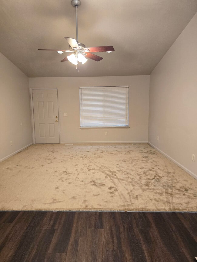 Building Photo - 11921 Belmont Ave