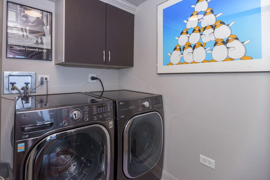 Building Photo - 130 N Garland Ct