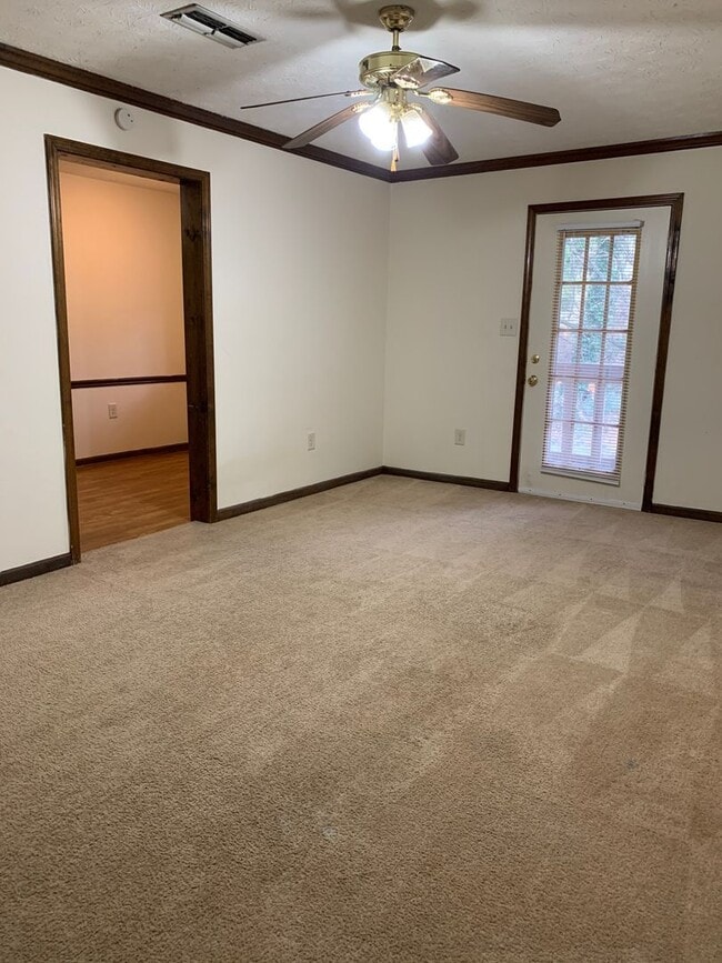 Building Photo - 1 Bedroom condo- Steps away from UGA! Available early August 2026