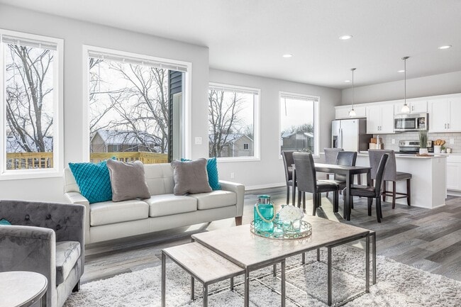 Building Photo - Modern Comfort in the Heart of Norwalk