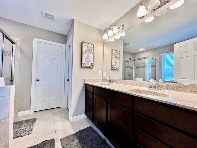 Building Photo - Executive corporate rental features community pool. Fully furnished and includes all utilities.