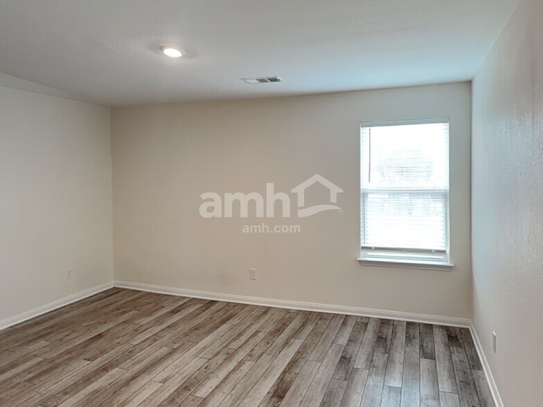 Building Photo - 1126 Treeta Trail