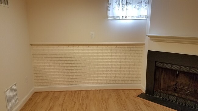 Building Photo - 7865 Parthian Ct