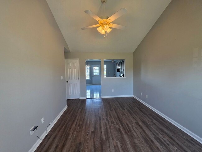 Building Photo - Comfort and Convenience Ranch Home Awaits ...