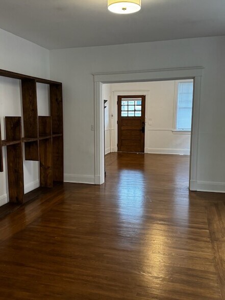 Building Photo - 517 Camden Ave