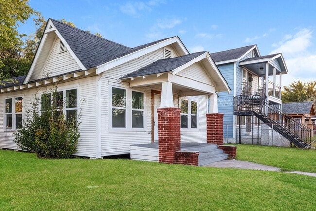 Building Photo - 310 W James Ave