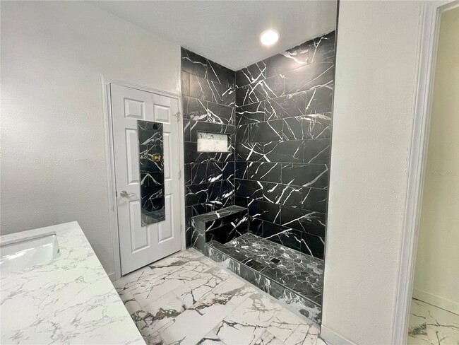 Building Photo - 2096 Kings Palace Dr