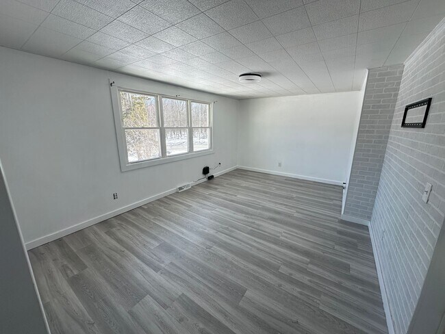 Building Photo - 5836 East Ln