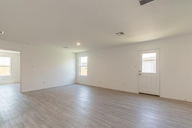Building Photo - 6406 Reuben Kemper