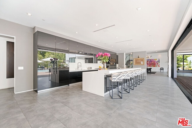 Building Photo - 9570 Sunset Blvd